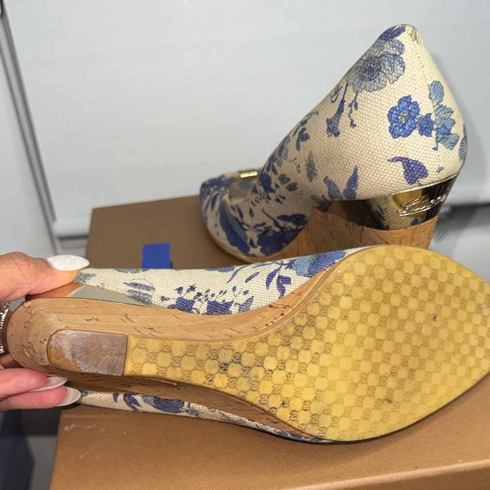 Gucci Blue Floral Wedge Peep-Toe Shoes - Picture 5 of 6